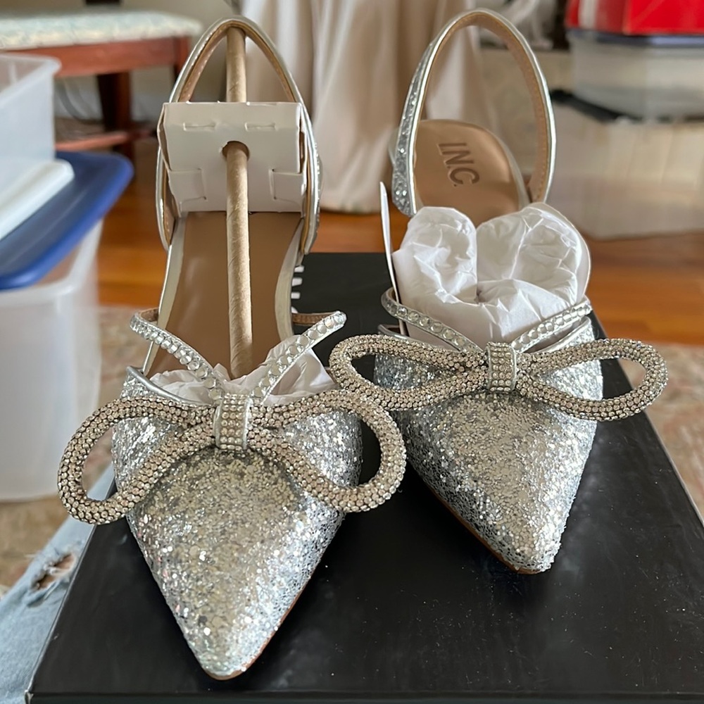 Fancy sparkly silver and diamond studded heels Size 5.5